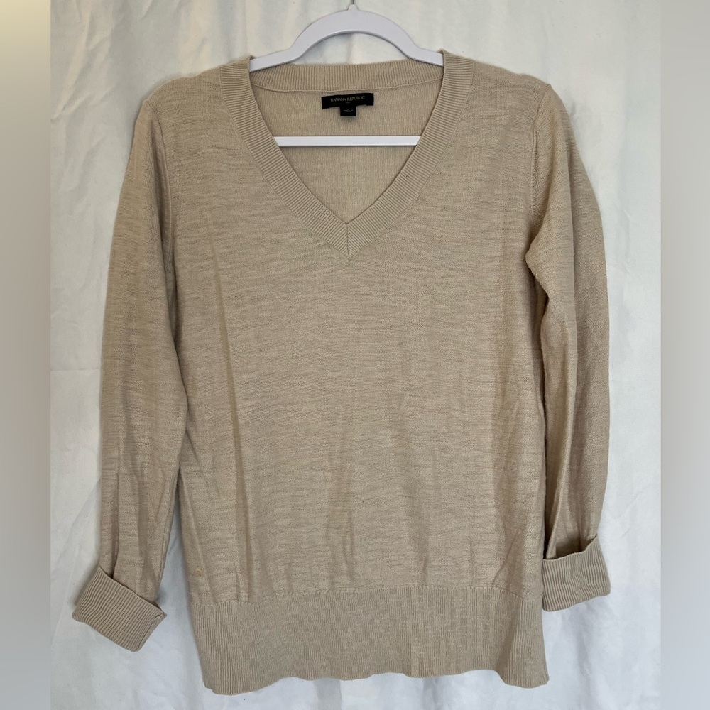 Soft Banana Republic Tan V-neck Sweater!